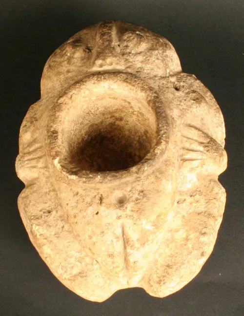Mortero antropomorfo. Figura femenina
