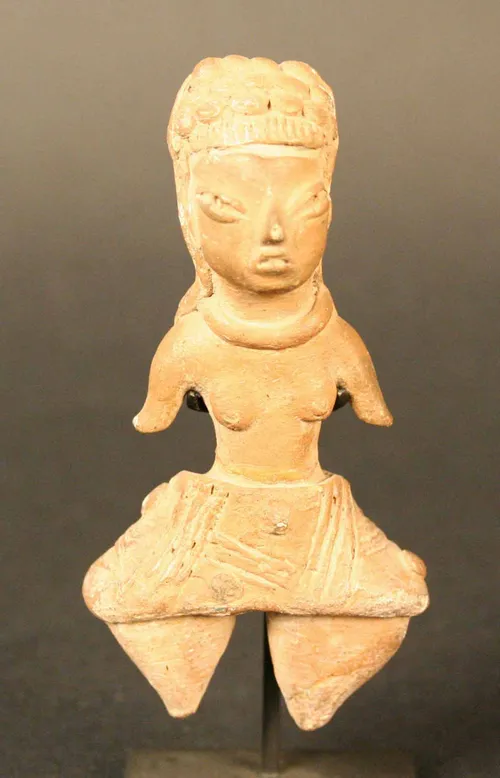 Figurilla antropomorfa femenina