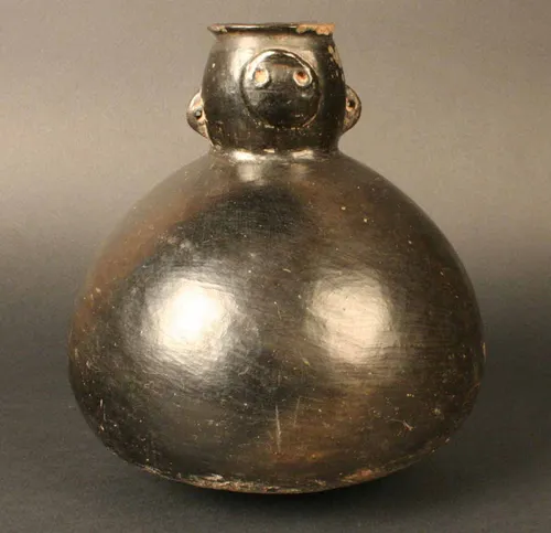 Botella con rostro antropomorfo