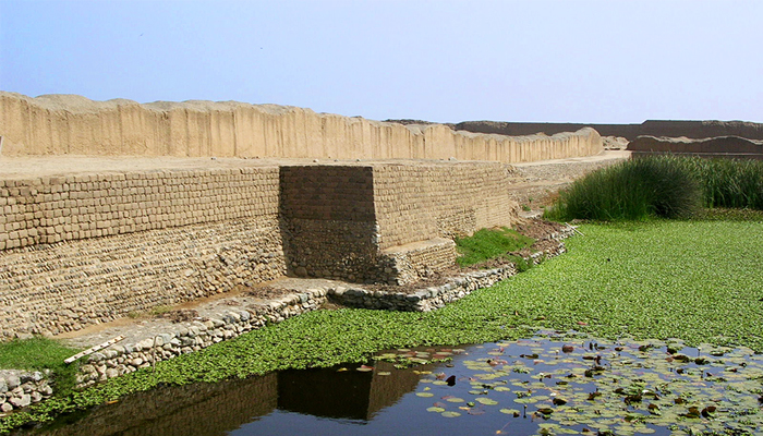 Reservorio de agua o “huachaque”, ciudadela Tshudi de Chan Chan