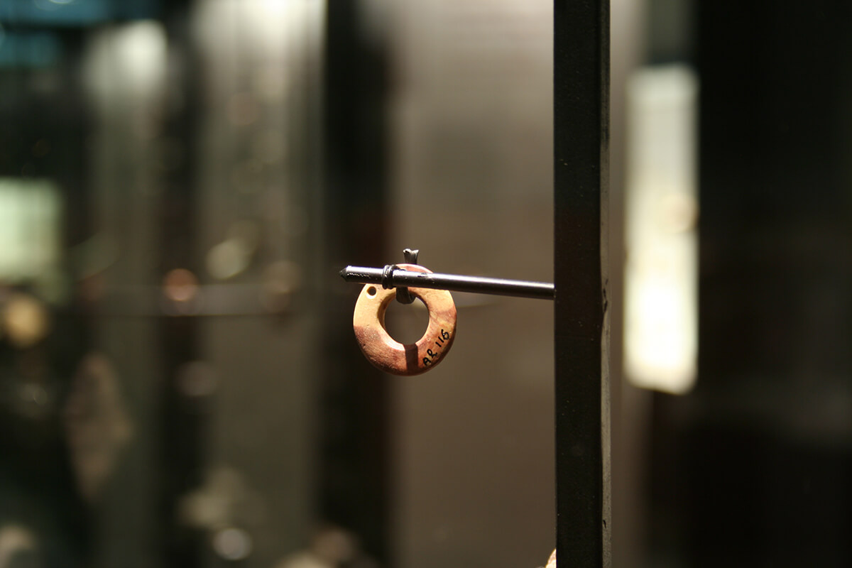 Cédula extendida: Piezas Nº 32 a 40; 41 y 42 a 46, ornamentos colgantes