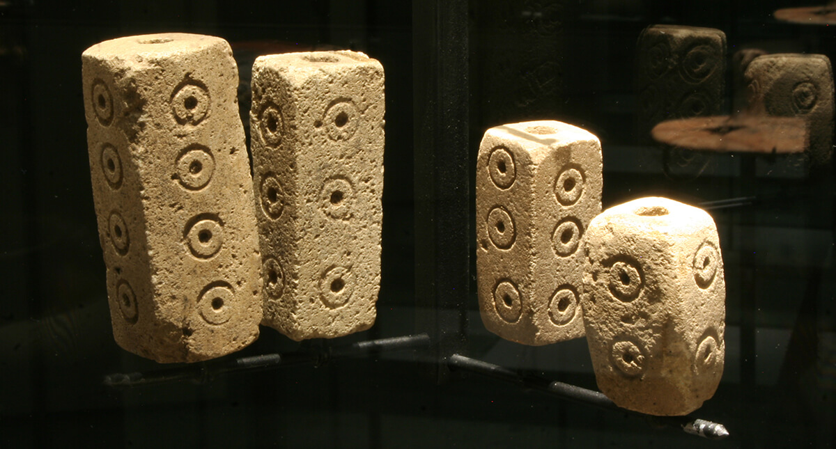 Cédula extendida: Piezas Nº 32 a 40; 41 y 42 a 46, ornamentos colgantes