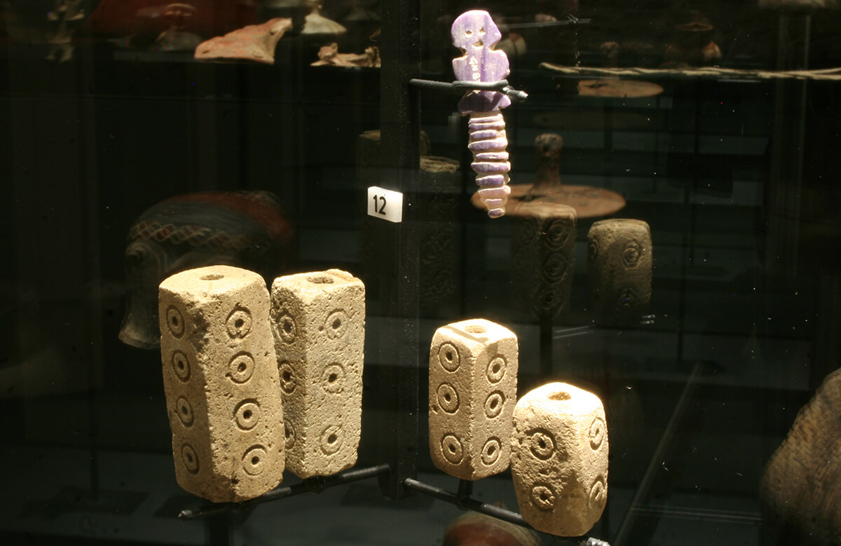 Cédula extendida: Piezas Nº 32 a 40; 41 y 42 a 46, ornamentos colgantes