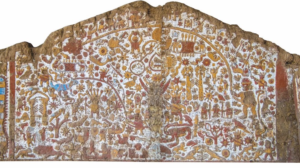 Modo Escena. Mural de los Mitos. Pintura en sobre relieve en el sitio arqueológico Moche, Huaca de la Luna, en Trujillo, Perú.
