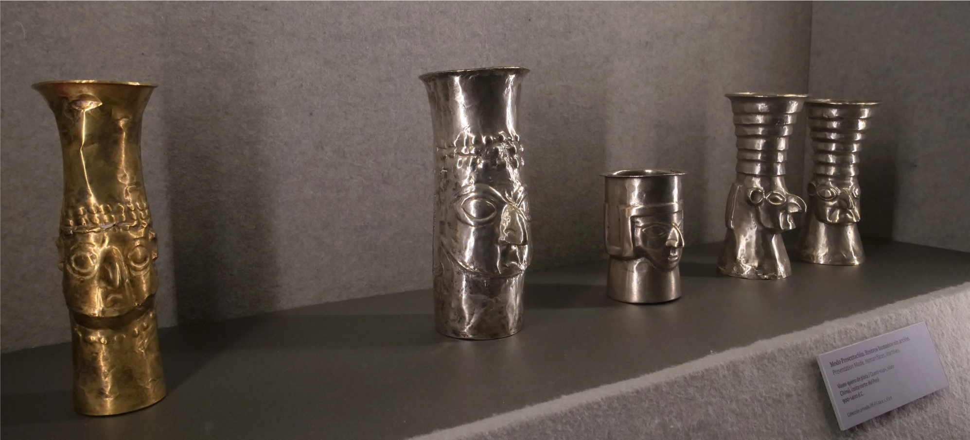 Modo Presentación. Rostros humanos sin acción. Vasos-quero de metal. Chimú, costa norte del Perú, 900-1400 d.C. Colección particular, PE-FS04 a,b,c,d,e ( entre 190 x 220 mm, alto).