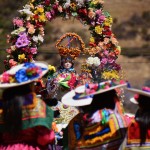 Dicen en Tongos que Santa Isabel es esposa de San Pedro, por eso lo acompaña en las procesiones.