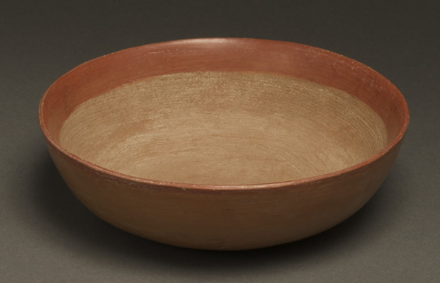 Escudilla de cerámica. Paracas, estilo Topará. 5,6 x 18,6 cm (INC-MNAAHP, C-16092).