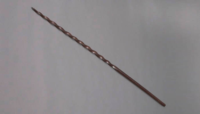 Vara o “señal de tumba”. Madera. 130 x 2,4 cm (INC-MNAAHP, MO-5622)