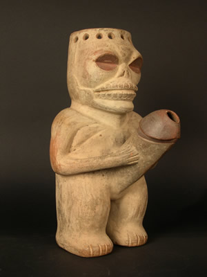 Vaso de libación: Hombre esqueletizado con pene erecto masturbándose Museo Larco, Lima – Perú / ML004199