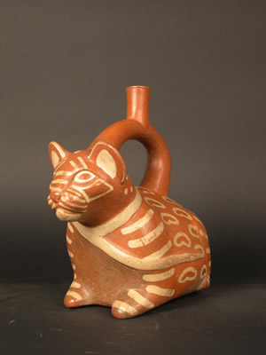 Botella asa-estribo: Felino ocelote con soga al cuello Museo Larco, Lima – Perú / ML008008