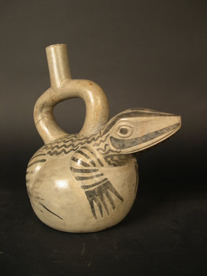 Botella asa-estribo: Representación de una iguana Museo Larco, Lima – Perú / ML009254