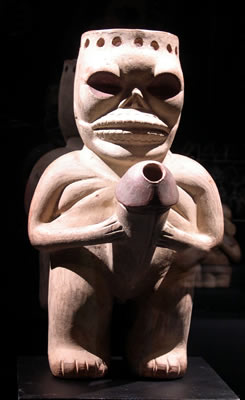 Vaso de libación: Hombre esqueletizado con pene erecto masturbándose Museo Larco, Lima – Perú / ML004199