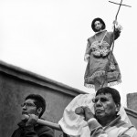 Las familias dueñas o esclavas de una imagen la sacan en procesión en las fiestas.