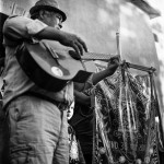 La guitarra se incorporó en forma tardía a la tradición de bailes religiosos de Atacama. Hoy acompaña a la mayoría de los bailes.