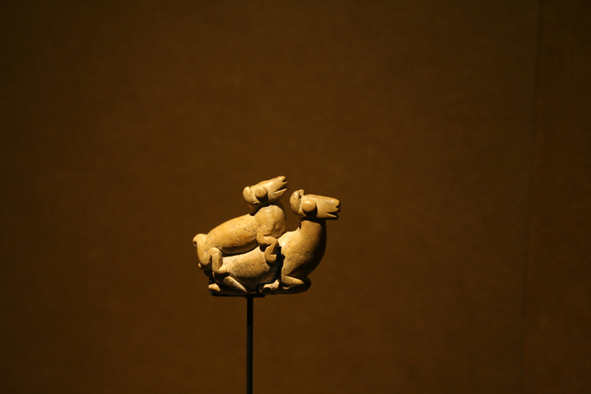 Representación de piedra de camélidos en cópula. Cultura Inka, Andes Centrales, 1200 – 1535 d.C. 5 cm (alto), MCHAP 3337.