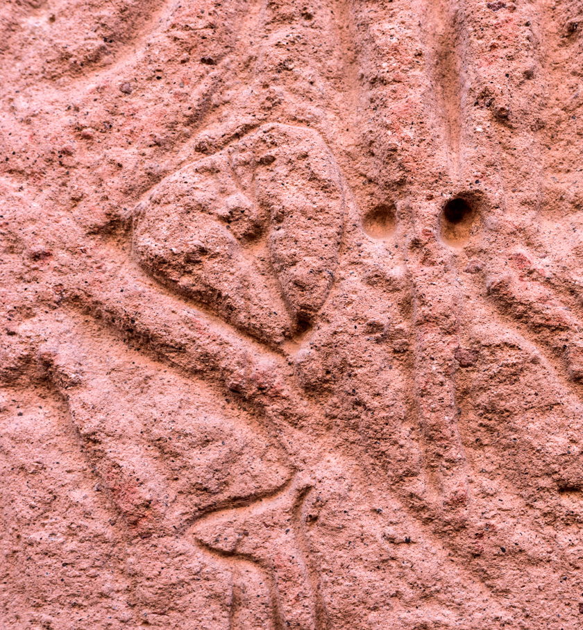 Representación de vulva y agujeros en Alero Taira.
