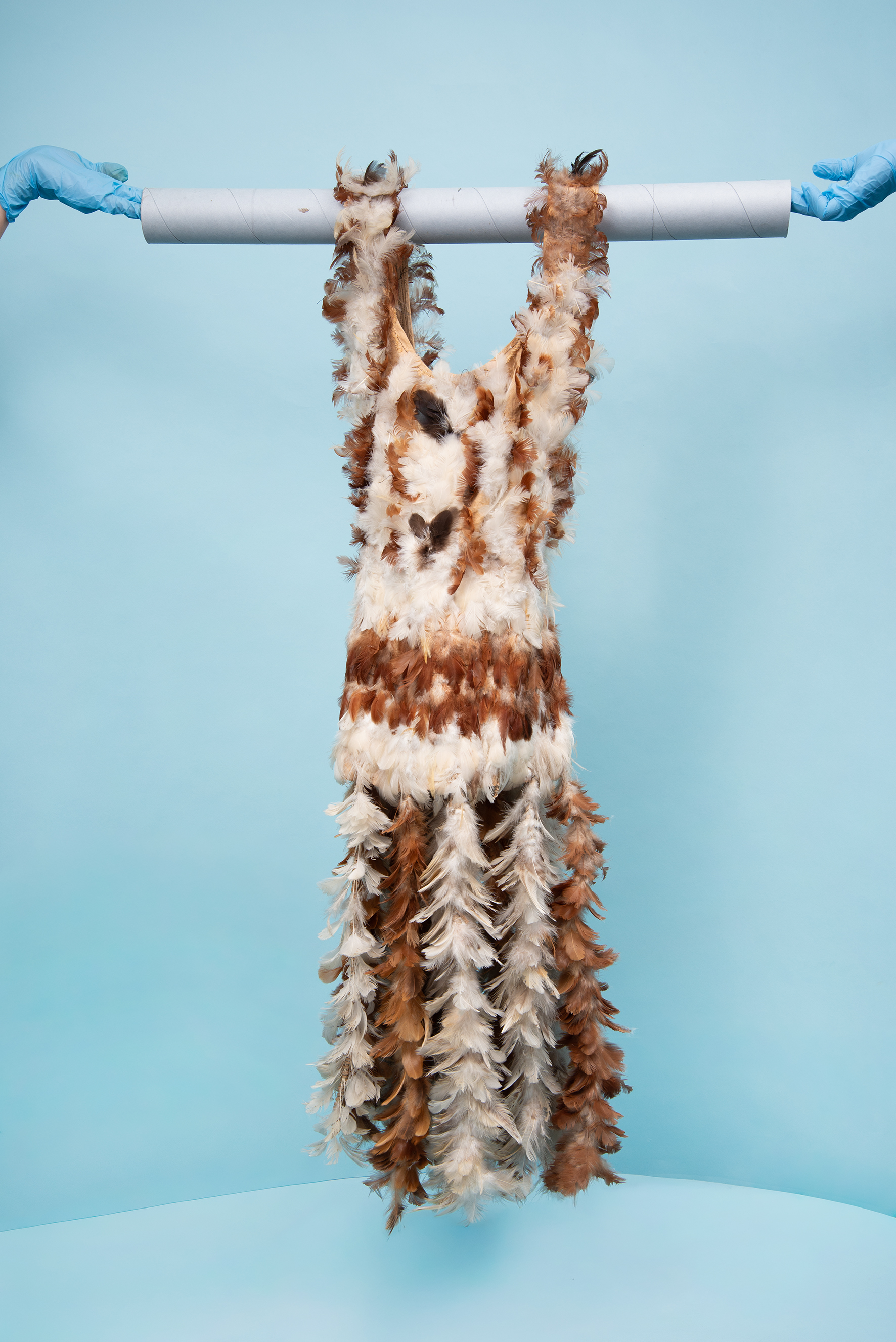 Female garment. Plant fiber, feathers. Kahu Huruhuru moa. Unknown artist | Rapanui, 1950–2000. MHNV, 219. Photograph by Justine Graham.